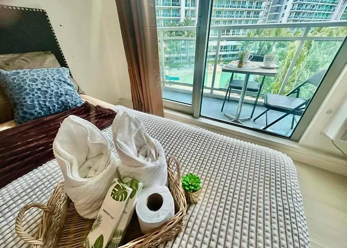Cozy At Azure Urban