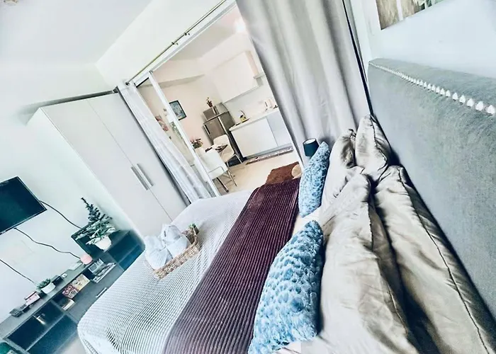 Cozy At Azure Urban Apartamento
